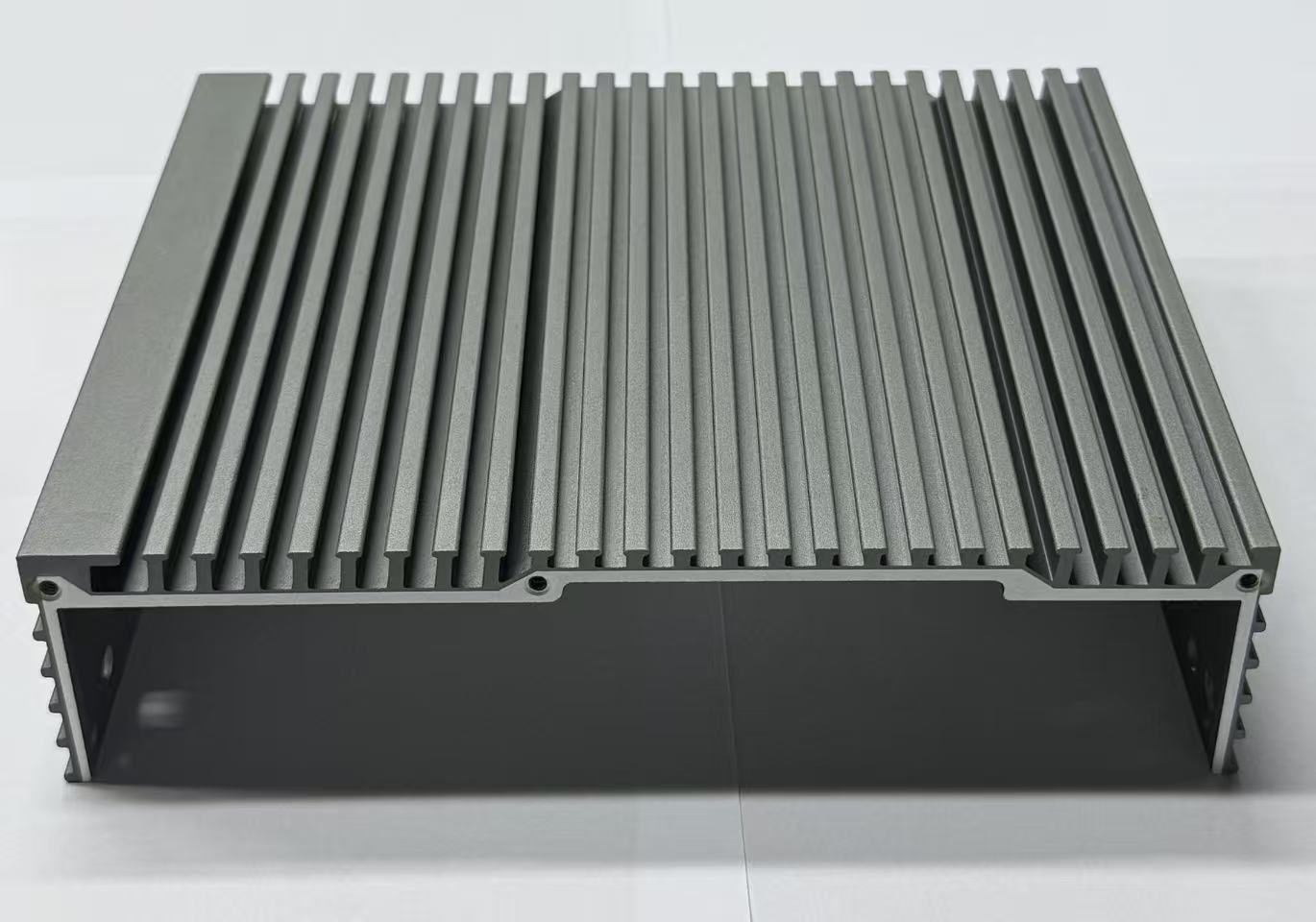 SJA-016854P-LG126铝挤散热片.jpg